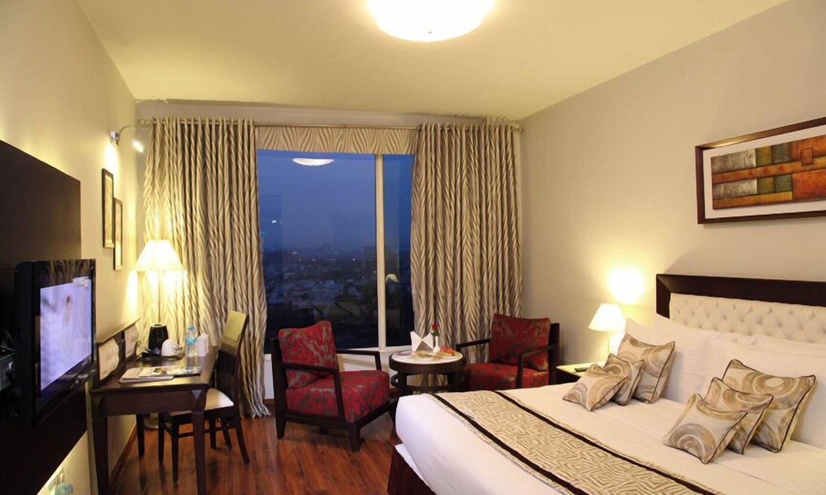 Old Gurgaon Hotel | TreeHouse Queens Pearl