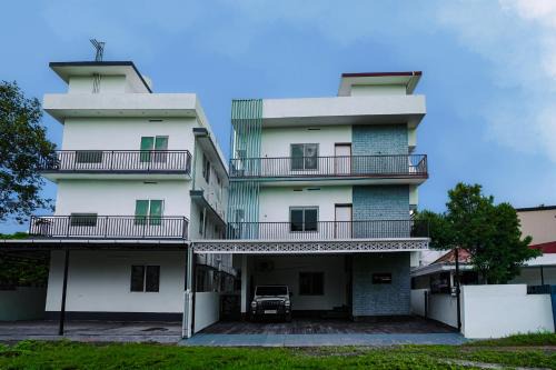 Kalamassery Hotel | Uni Stay Inn
