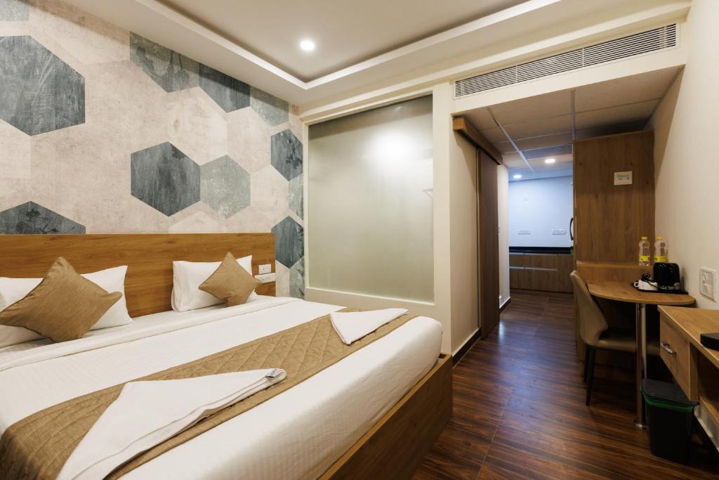 West Mambalam Hotel | V V Grand