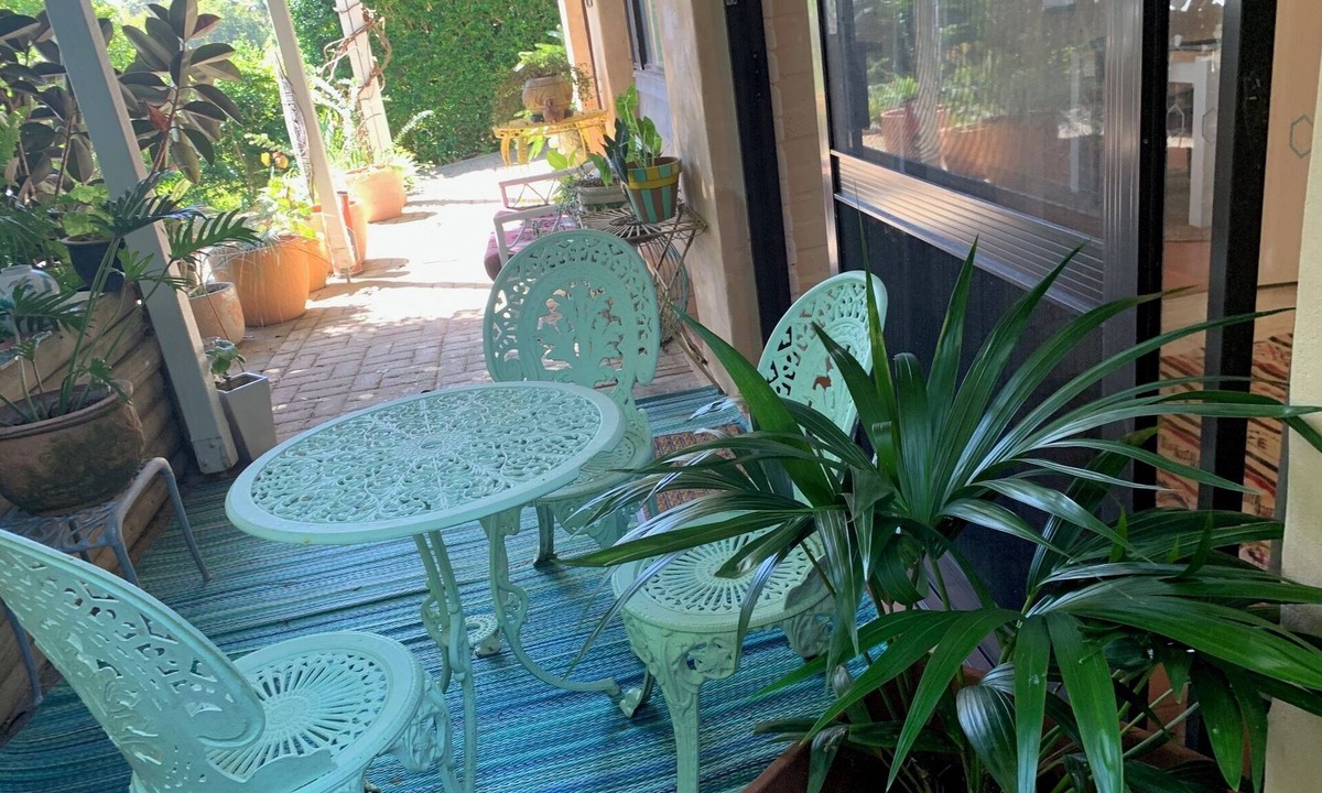 Valla Beach Apartment | Valla Beach Studio Apartment in Leafy Surroundings, close to beach.