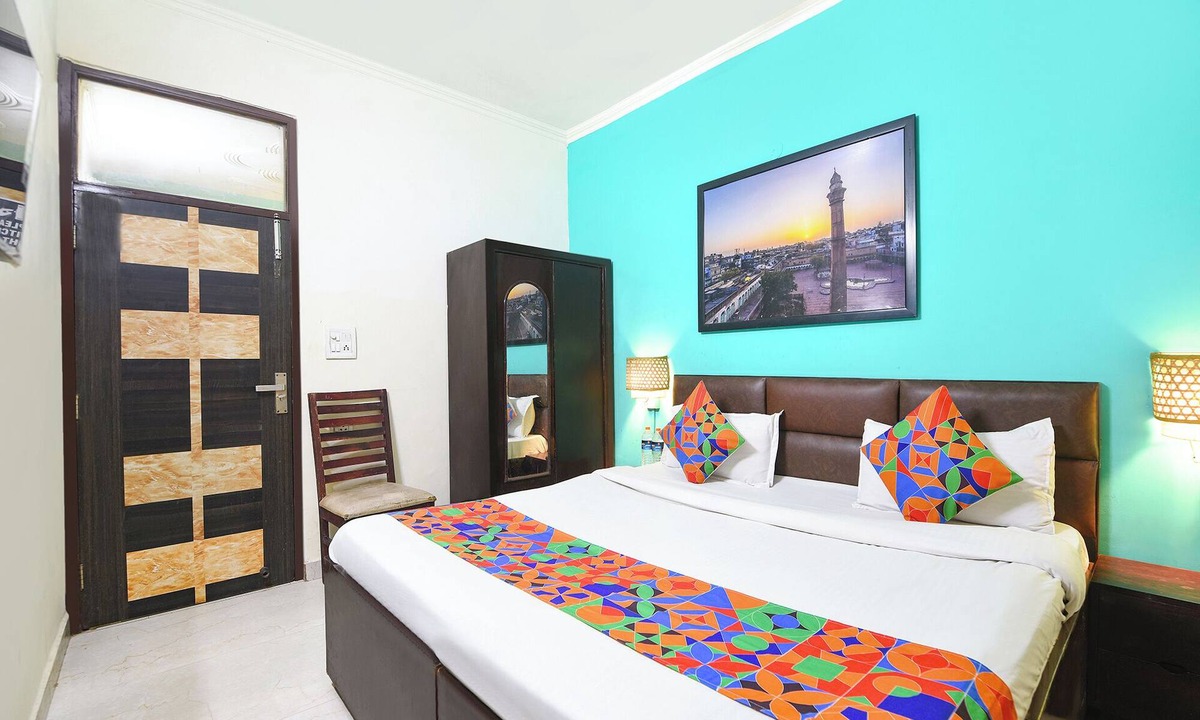 Sainik Farm Hotel | Via KD6 Plaza Residency