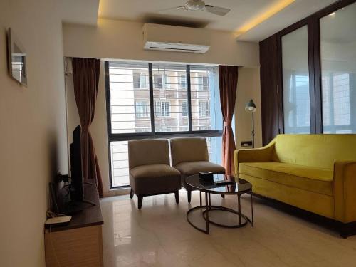 Kurla Apartment | Vienna Studio near BKC Pool Wi-Fi Kitchen