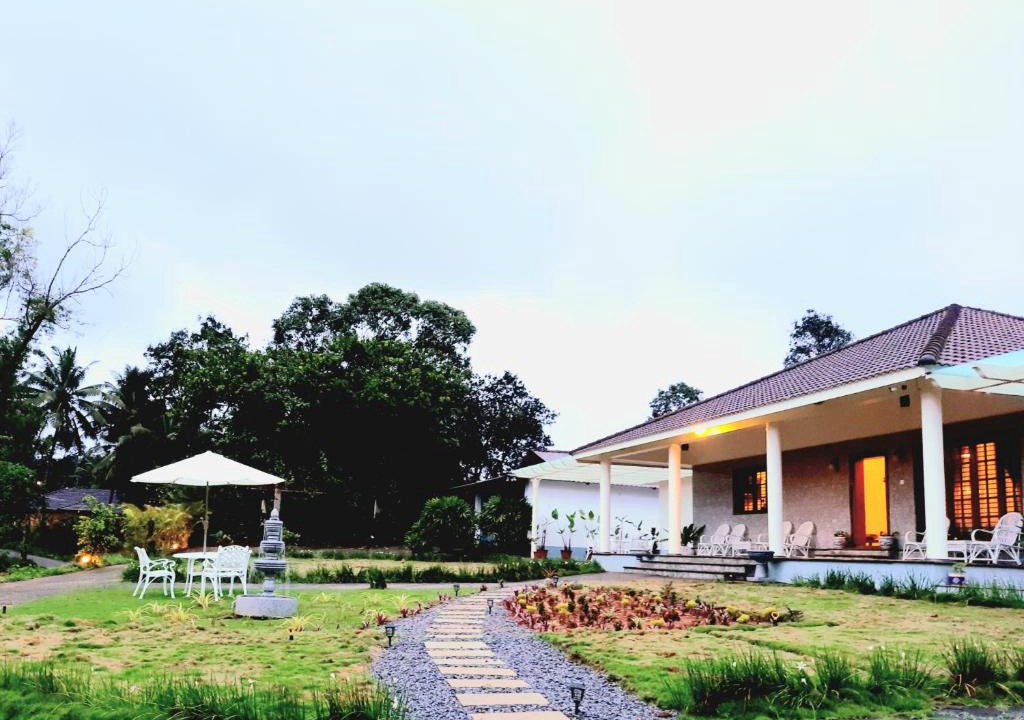 Sringeri Villa | Villa Wodeyarmutt Tropical luxury living