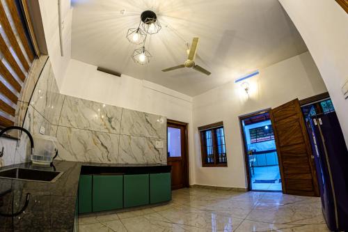 Thalassery House | vintage inn
