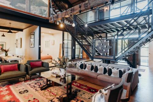 Hinton House | VintageSteel Hinton