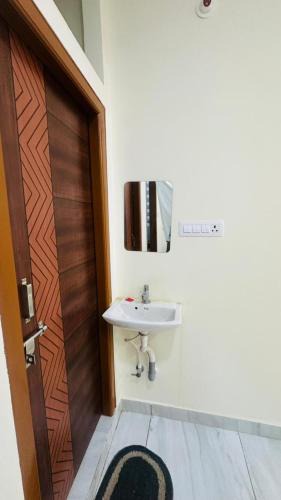 Farooq Nagar Apartment | Vishwa Adithya Service Apts