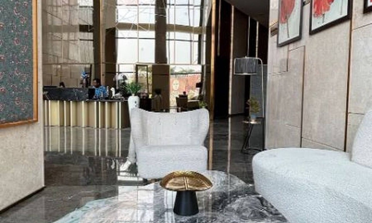 South City I Apartment | VistaStay – Top-Floor Tranquility at LuxuryHeights