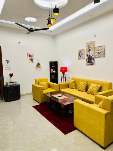 Bullawala Apartment | Warm Nest
