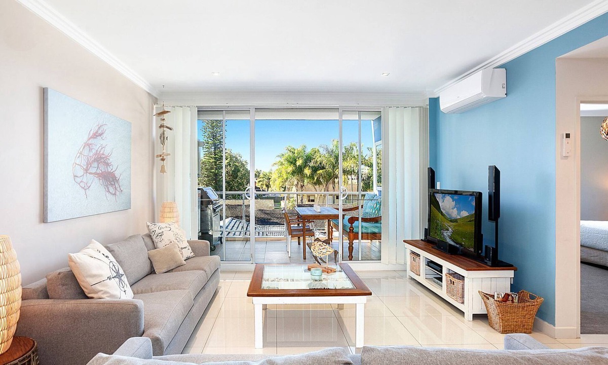 The Entrance Apartment | Waterfront Getaway - Bluey's Beach House