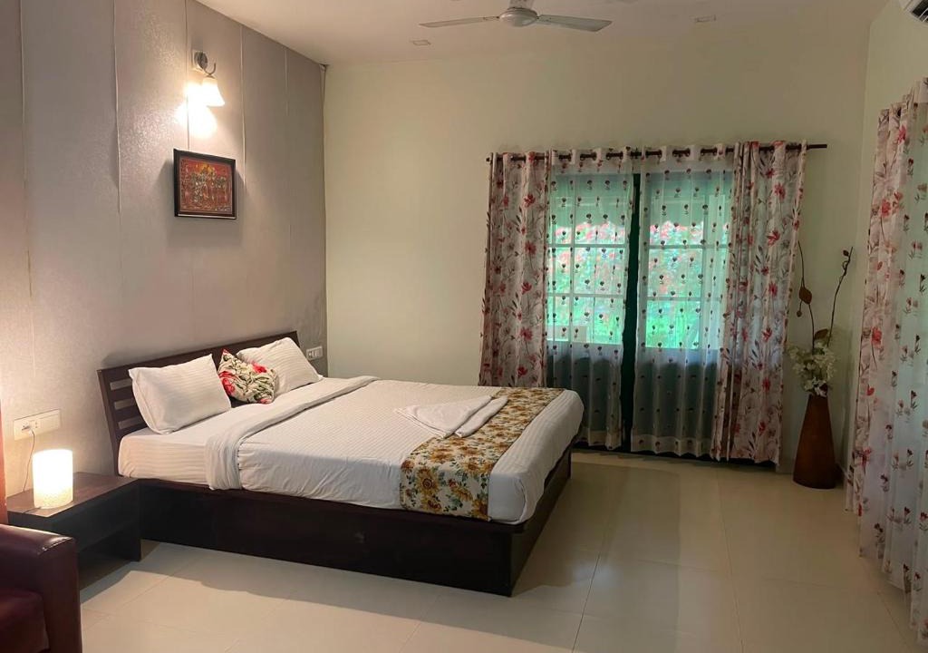 Vayittiri Resort | Wayanad Turmerica Premium Pool Resort