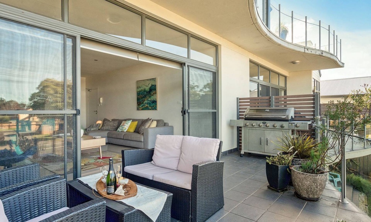 Huskisson House | White Sea Eagle - FREE LINEN AND WIFI IN THE HEART OF HUSKY