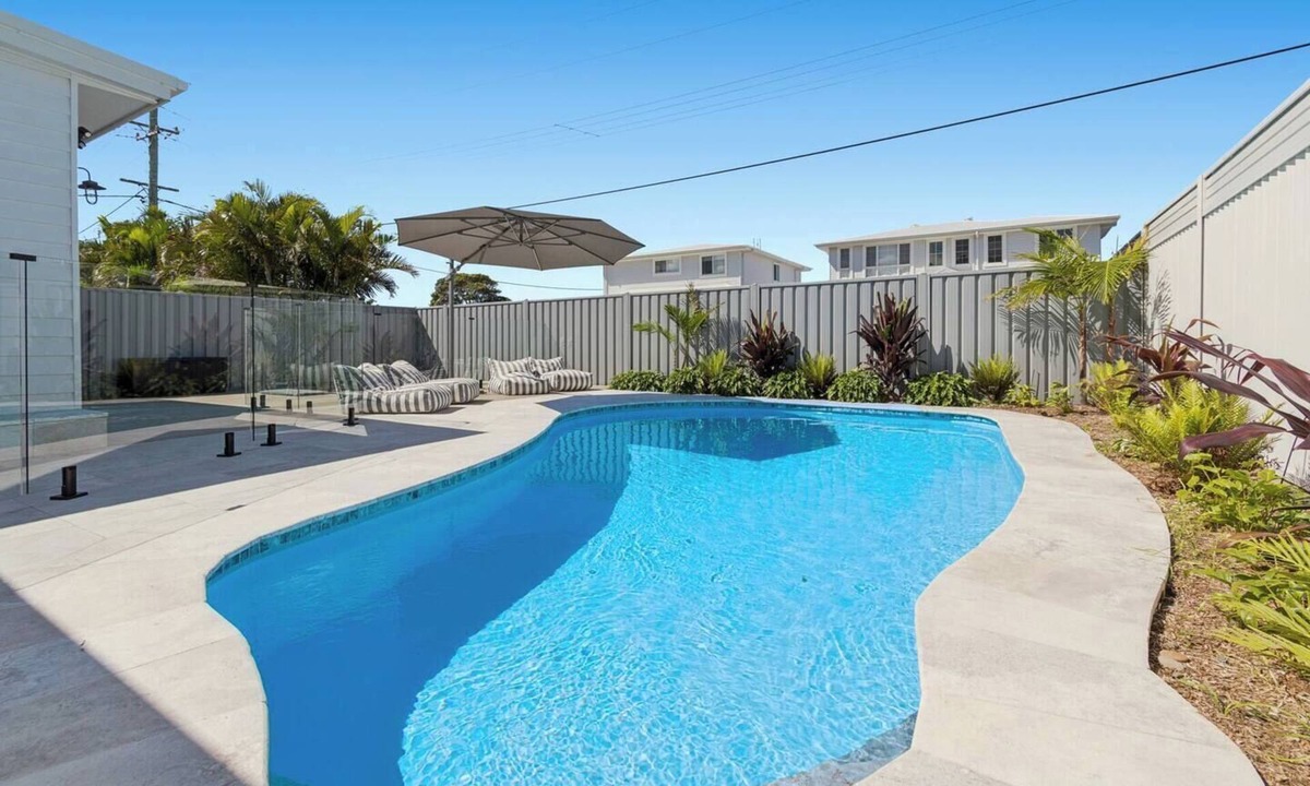 Windang House | Windang Beach Escape Seaside Bliss w Private Pool
