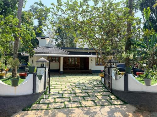 Kothamangalam House | Winter heaven with exotic fruits and flower garden