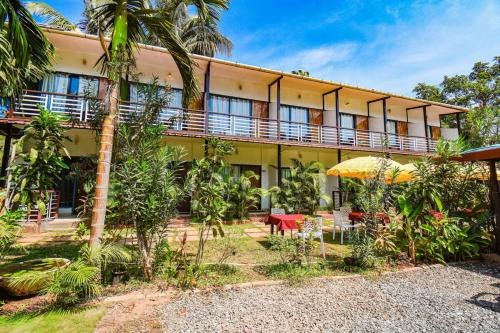 Morjim Hotel | YogiTree Beach Resort & Cafe - 100m from Morjim Beach