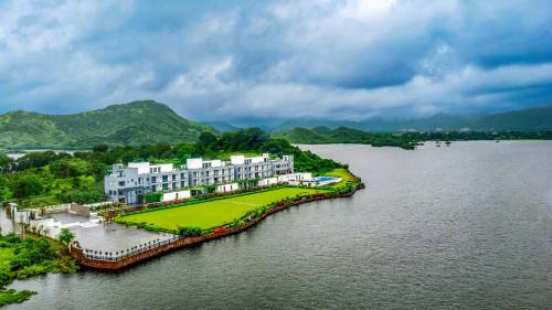 Udaipur Hotel | ZANA Lakeview Resort - most scenic lakeside resort