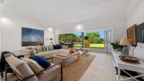 Sapphire Beach House | Zephyr on Sapphire - Stunning private property on absolute beachfront