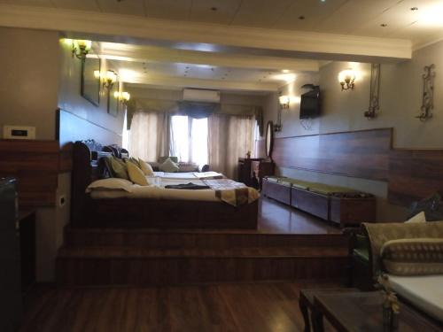 Brein Hotel | zoz Stream