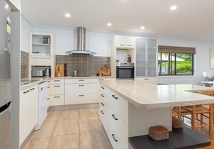 Birdsong @ Smiths Lake is the ideal setting to relax in this home-away-from-home amongst the chantin
