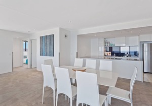 Circle on Cavill Skyhome Ocean View