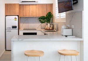 HolidayRento Bondi Rooftop Pool & Air Con Studio