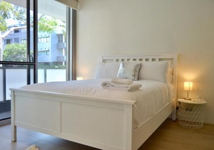 Luxurious 3 Bedroom Apartment with Parking near CBD