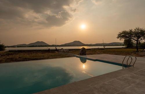 Udaipur House | 1 BR Cottage w Pool Lakes End