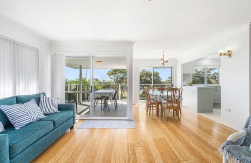 Bonny Hills House | 17 Jordan Avenue