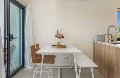 Miami Apartment | 2 Bed, 2 Bath Ocean View Apt! Parking, 250m to Beach
