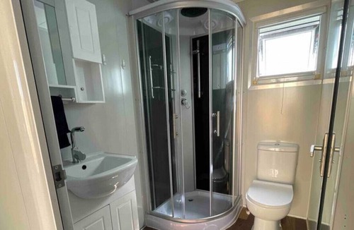 Grafton Apartment | 2 Bedroom Cabin with off street parking