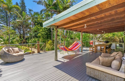 New Brighton House | 20 Steps - STUNNING Beachfront RETREAT. Private beach access. North Byron