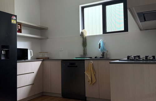Dundas Villa | 3-Bedroom Guest Flat with full kitchen and bathroom 60sqm