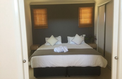 Batemans Bay House | 3 bedroom holiday home 600metres from central Batemans Bay