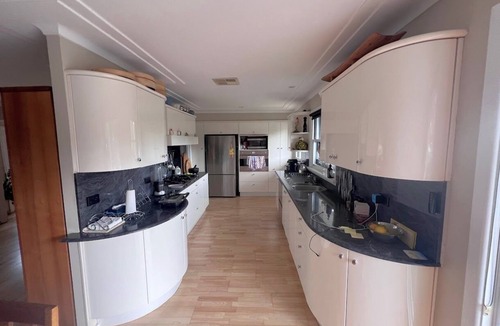 Cromer House | 3 bedroom house. 3 km to Dee Why beach.