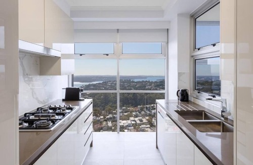 Bondi Junction Apartment | 3-Bedroom Suite Near to Bondi Beach Sydney