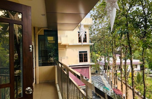 Todupulai Apartment | 3BHK Villa 15 min Thommankuthu Falls Groups