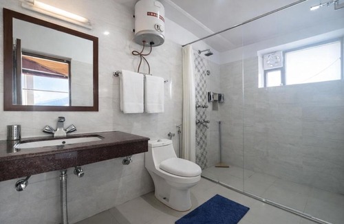 Manali Hotel | 4 Bedroom Luxury Bungalow In Manali With Beautiful Scenic Mountain & Orchard View - #Private Bungalow #Premium Big rooms #Parking #Guest Preferred