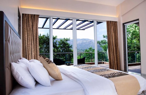 Lonavala Villa | 4 BHK VILLA WITH A PRIVATE INFINITY POOL SURROUNDED BY SERENE HILLS
