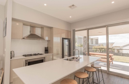 Jindabyne House | 43A Twynam Street - Spacious four bedroom home in central Jindabyne location