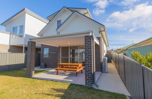 Jindabyne House | 43A Twynam Street - Spacious four bedroom home in central Jindabyne location