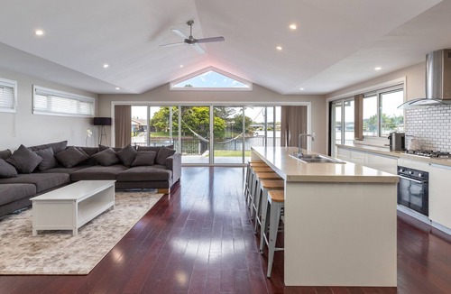 Forster House | 49 King George Parade
