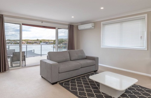 Forster House | 49 King George Parade