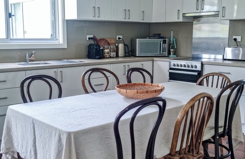 Harrington House | 4Bed 2Bath Large lawn, alfresco dining, close to everything + parking for boat