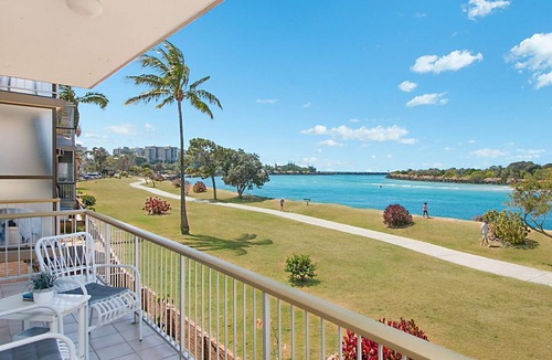 Tweed Heads Apartment | 5/18 Endeavour Parade Absolute riverfront in central Tweed Heads Wi-Fi Included