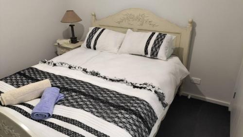Teralba Bed & Breakfast | 5 mins to Lake Macquarie, 30 to Hunter Wineries