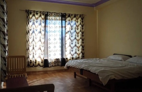 Leh Bed & Breakfast | 5 minutes to the market! 5 Km from airport! space for car parking! Peaceful area