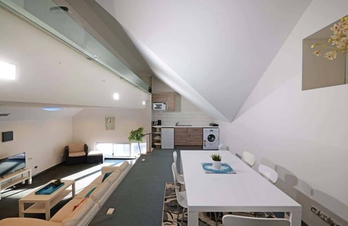 Perth House | 57 Huge Perth Highgate Stay Near HBF Gated Parking