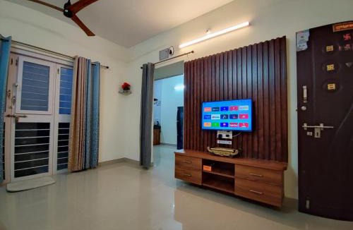 Vengurla Apartment | 5min frm Beach, Luxury Tropical Retreat Apartment