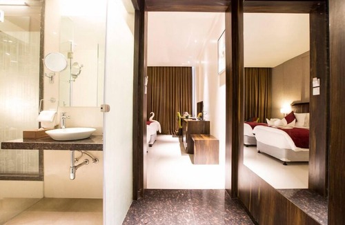 Pimpri - Chinchwad Hotel | 6 ONYX