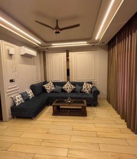 Agra Apartment | 7 mins to Taj Mahal, Family friendly,Free Parking