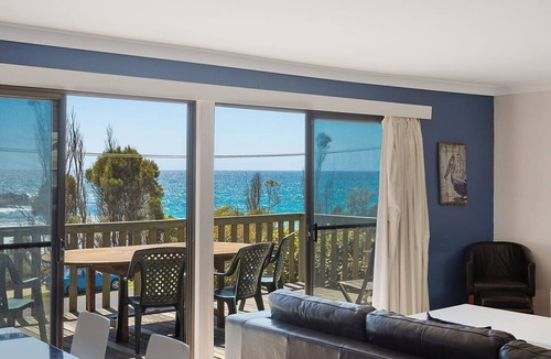 Dalmeny House | 74 Ocean Parade - Beach Home